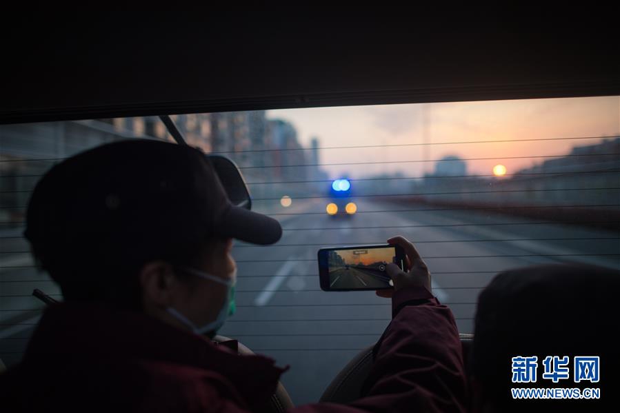 (新华全媒头条·习近平致敬的战“疫”英雄·武汉人民篇·图文互动)(12)壮哉,大武汉——献给英雄的武汉人民